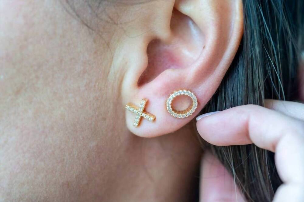 NEW TRAMPS+THIEVES women's love you studs in silver